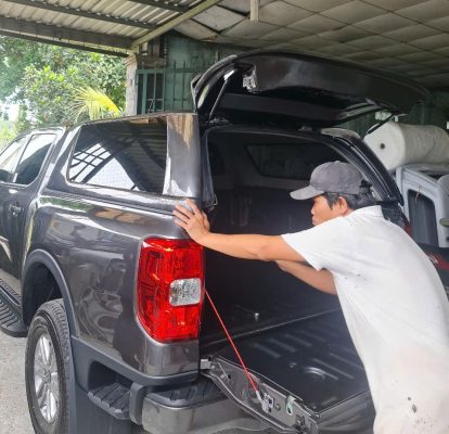 Lắp nắp thùng cao ford ranger plastic Thái Lan tại nhà máy