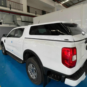Lắp nắp thùng cao Ford Ranger Wildtrak Thái Lan tại Showroom