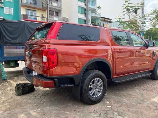 Nắp thùng cao Ford Ranger có đèn