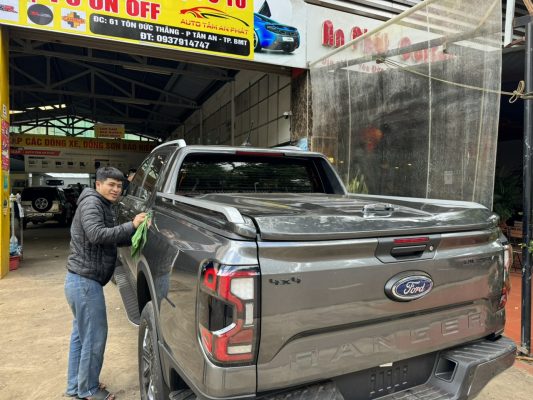 Nắp thùng thấp xe Ranger lắp đặt thực tế