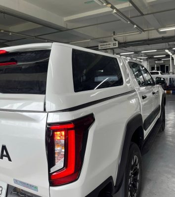 Lắp nắp thùng cao Toyota Hilux của Plastic Thái Lan