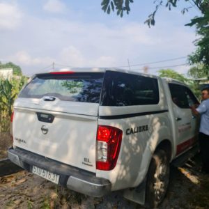 Lắp nắp thùng cao Nissan Navara tại plastic Thái Lan