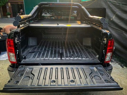 Lắp nắp thùng cuộn cơ Mitsubishi Triton cho khách