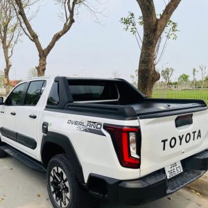 Lắp nắp thùng cuộn cơ Toyota Hilux