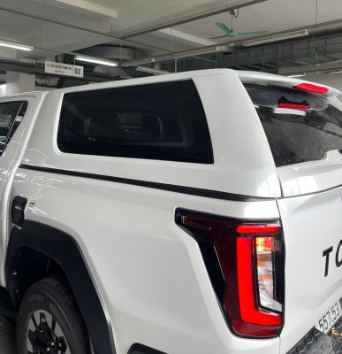 Nắp thùng cao Toyota Hilux Plastic Thái Lan chính hãng được sơn theo đúng màu nguyên bản của xe