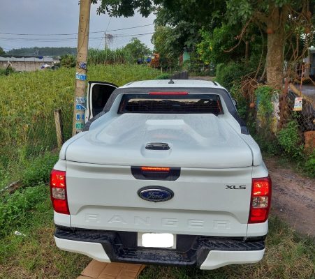 Nắp thùng thấp Ford Ranger che chắn khu vực chứa hàng